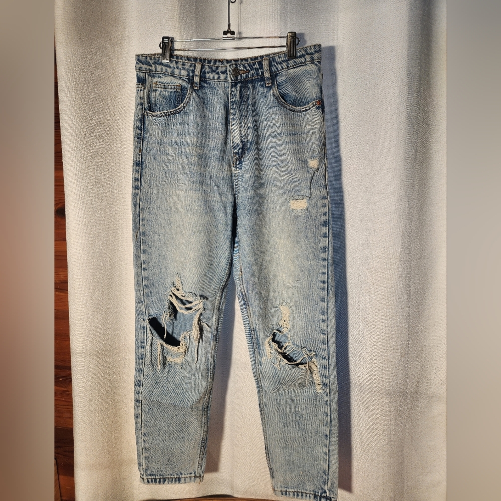 Distressed Light Jeans